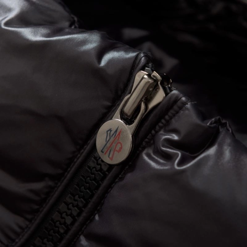 Snug Moncler Down Jackets 144269