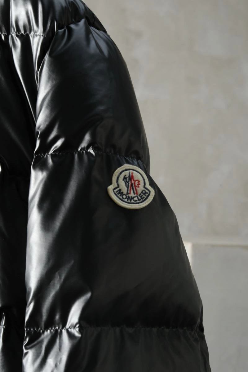 Moncler Down Jackets Vibrant 144265
