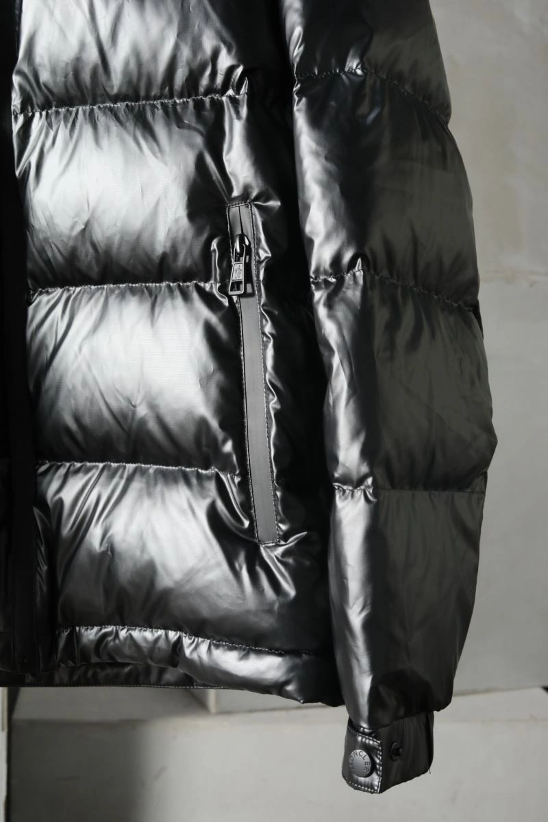 Moncler Down Jackets Vibrant 144265