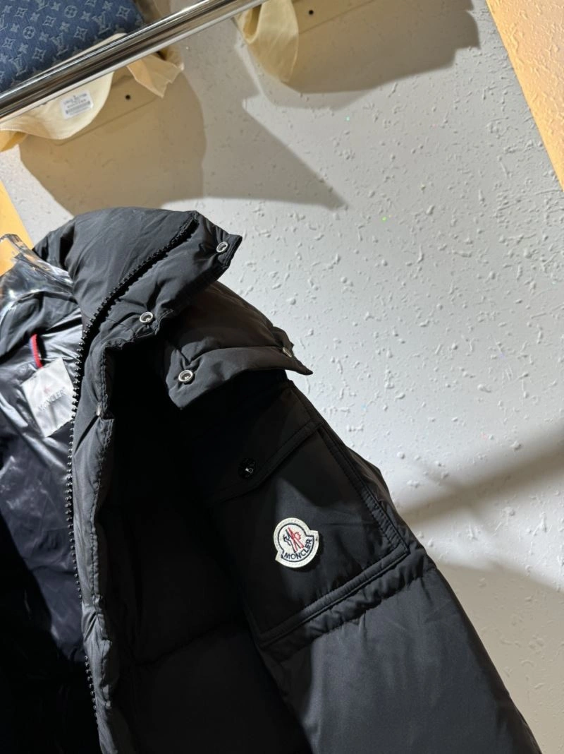 Moncler Down Jackets Versatile 144257
