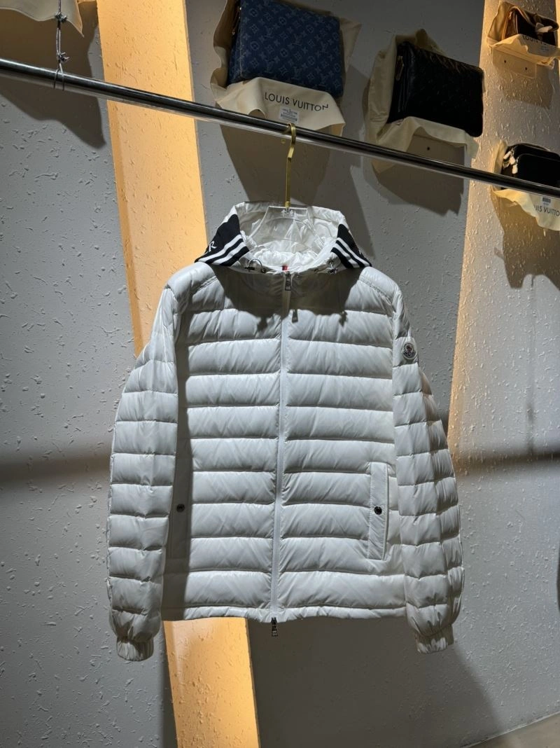 Moncler Down Jackets Snug 144259