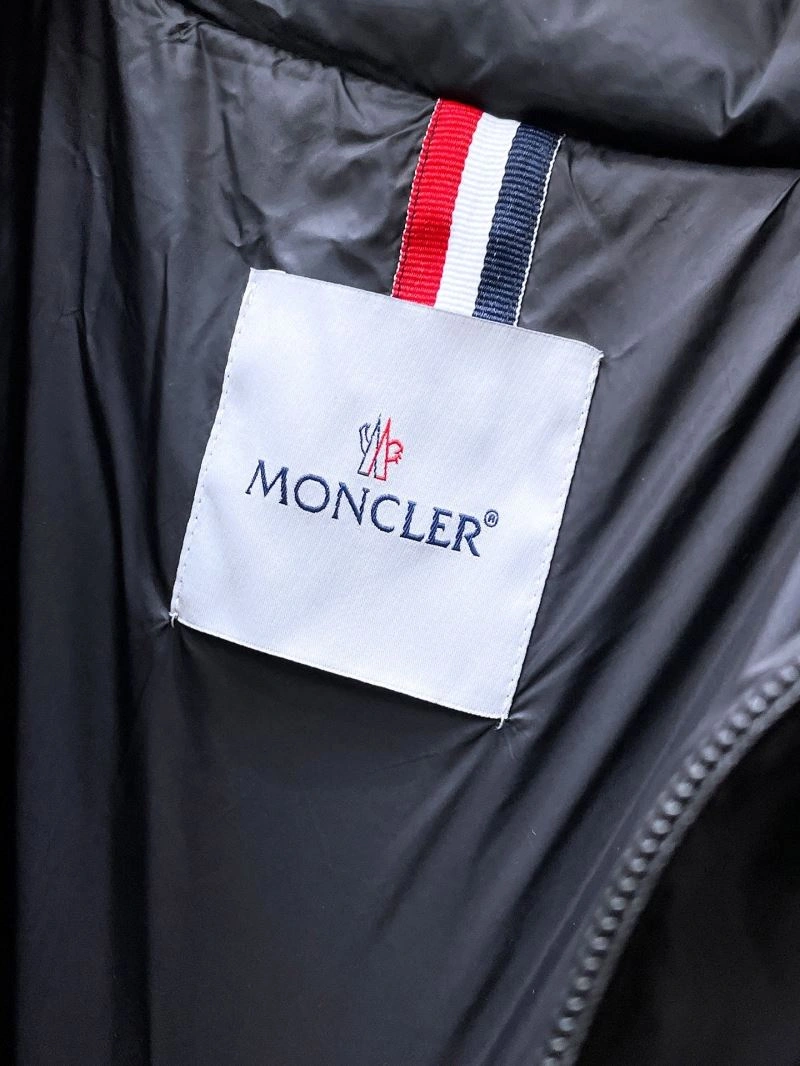 Moncler Down Jackets Fashionable 144240