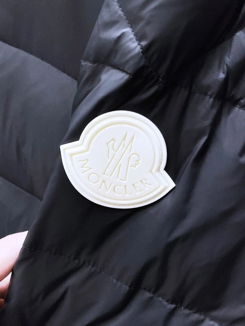 Moncler Down Jackets Fashionable 144240