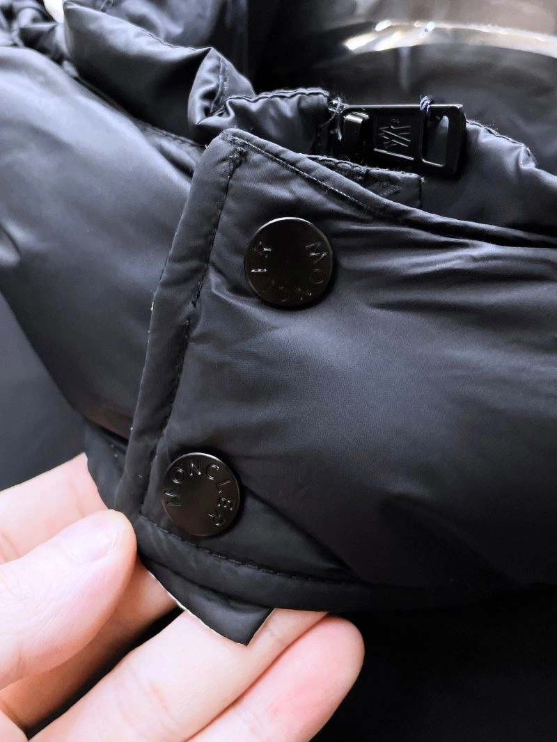 Moncler Down Jackets Fashionable 144240