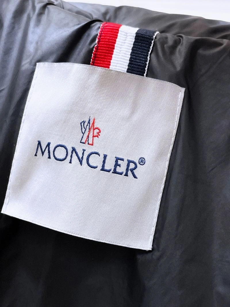 Moncler Down Jackets EyeCatching 144241