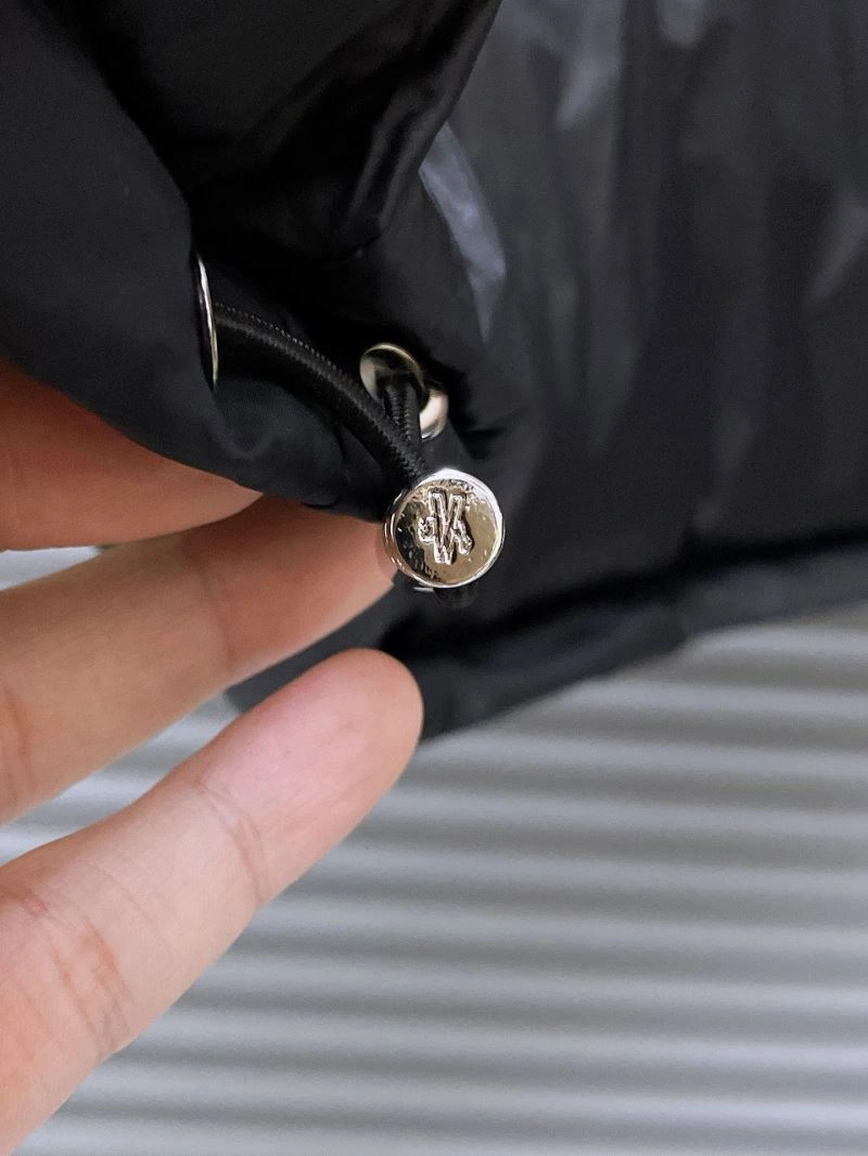 Moncler Down Jackets EyeCatching 144241