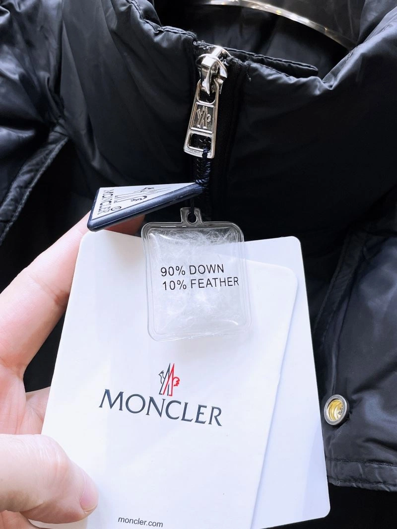 Moncler Down Jackets EyeCatching 144241