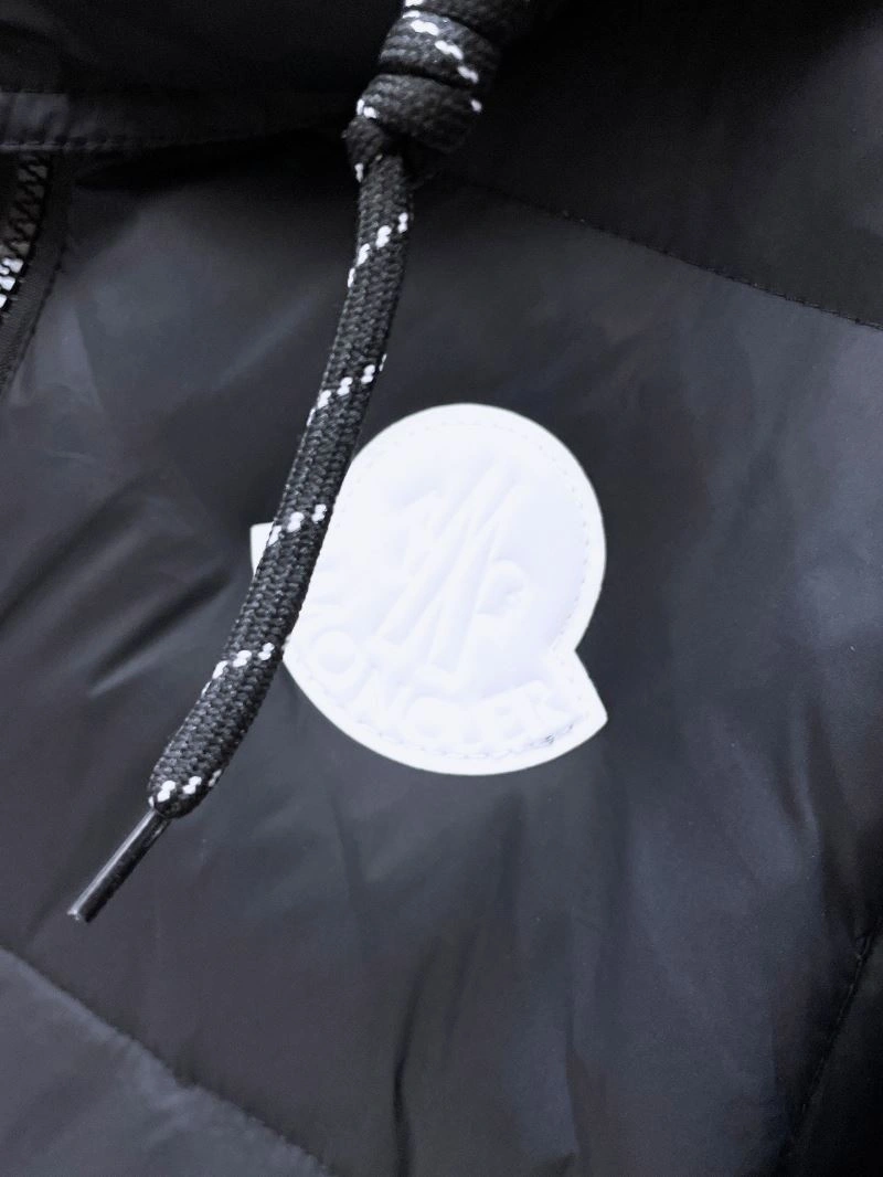 Moncler Down Jackets EyeCatching 144241