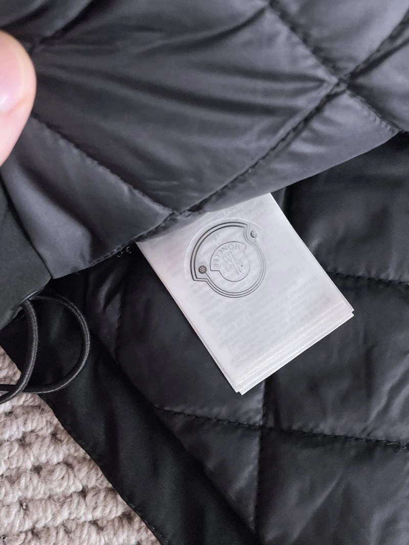 Moncler Down Jackets Flexible 144235