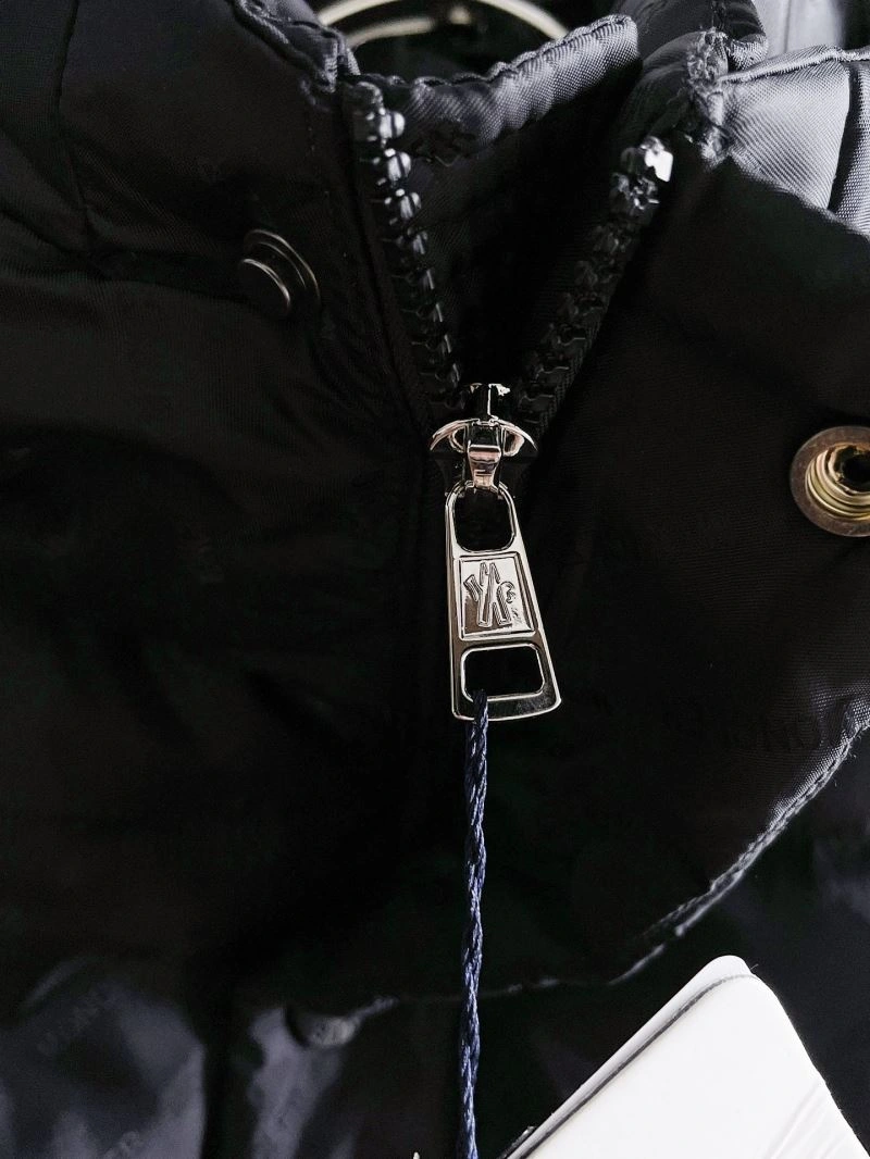 Moncler Down Jackets Breathable 144231