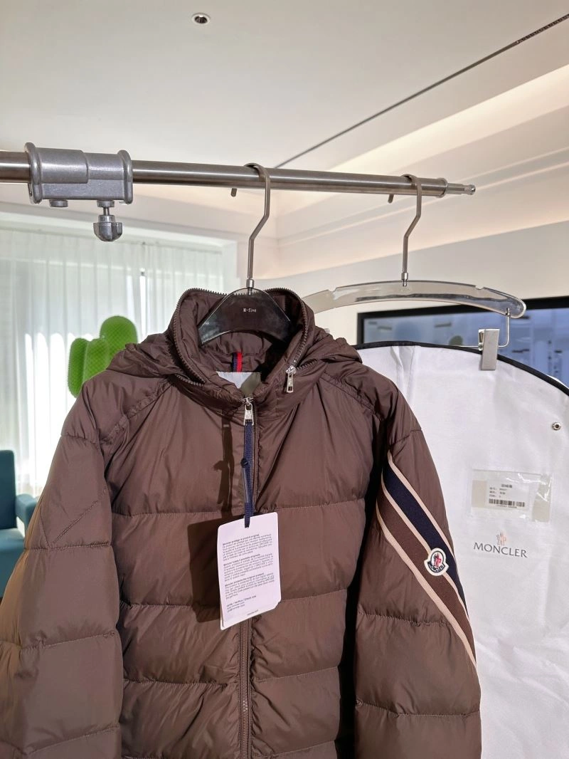 Moncler Down Jackets Unique 144207