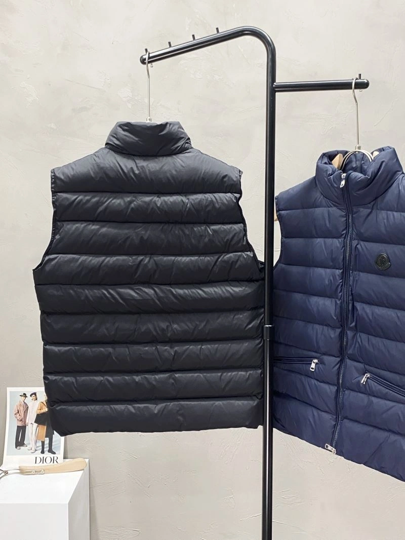 Moncler Down Jackets TravelReady 144200