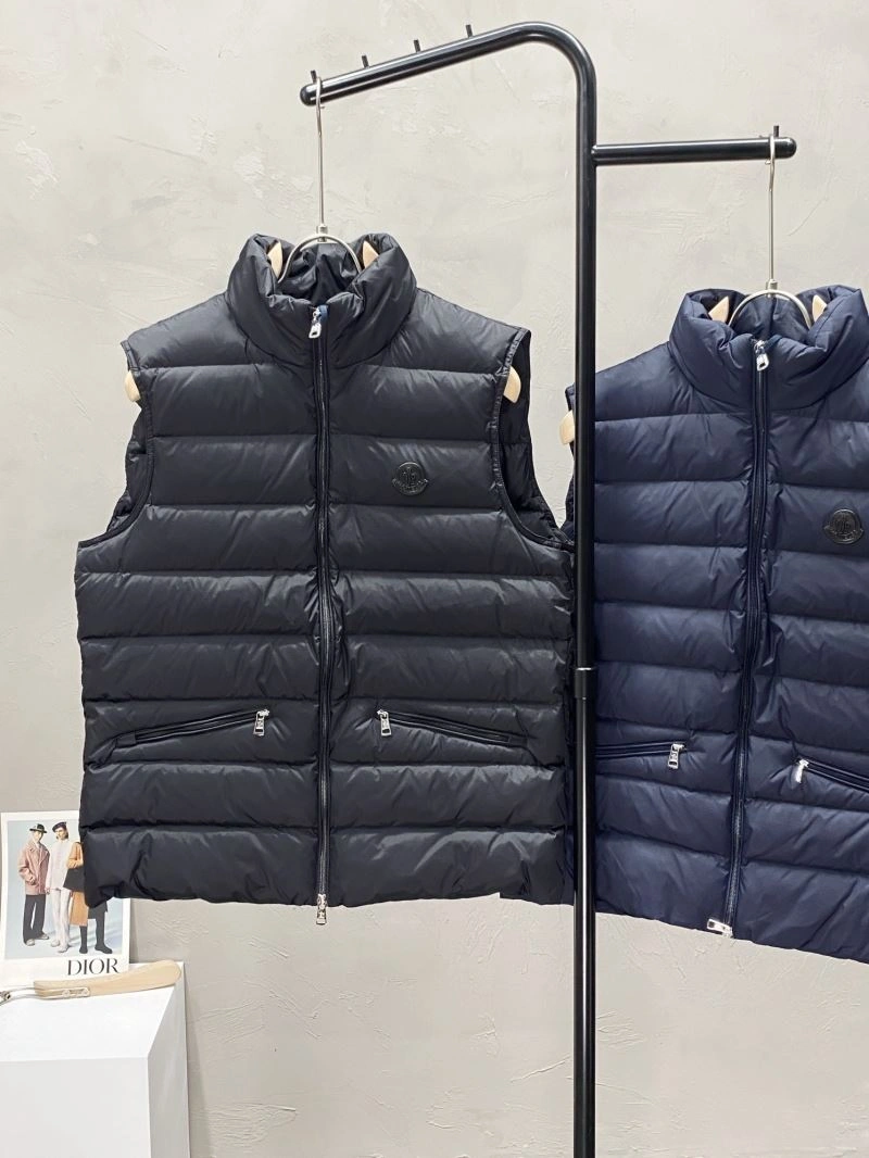 Moncler Down Jackets TravelReady 144200
