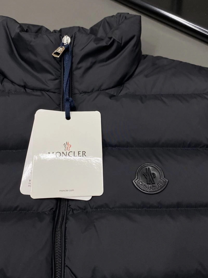 Moncler Down Jackets TravelReady 144200