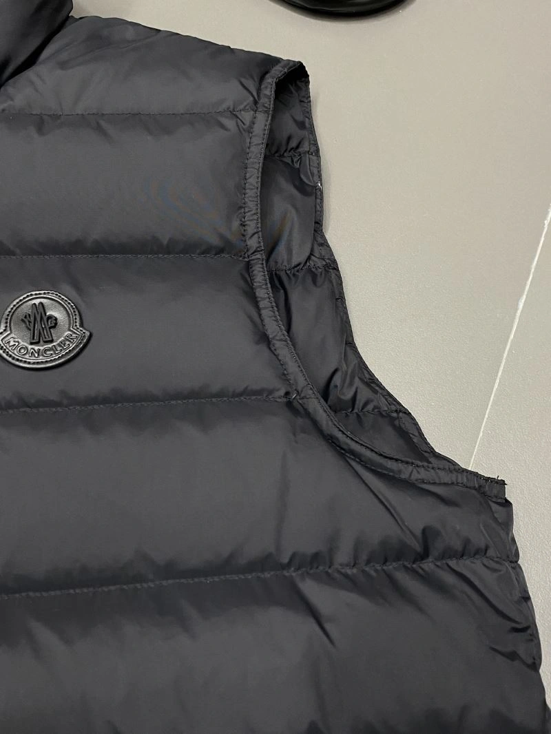 Moncler Down Jackets TravelReady 144200