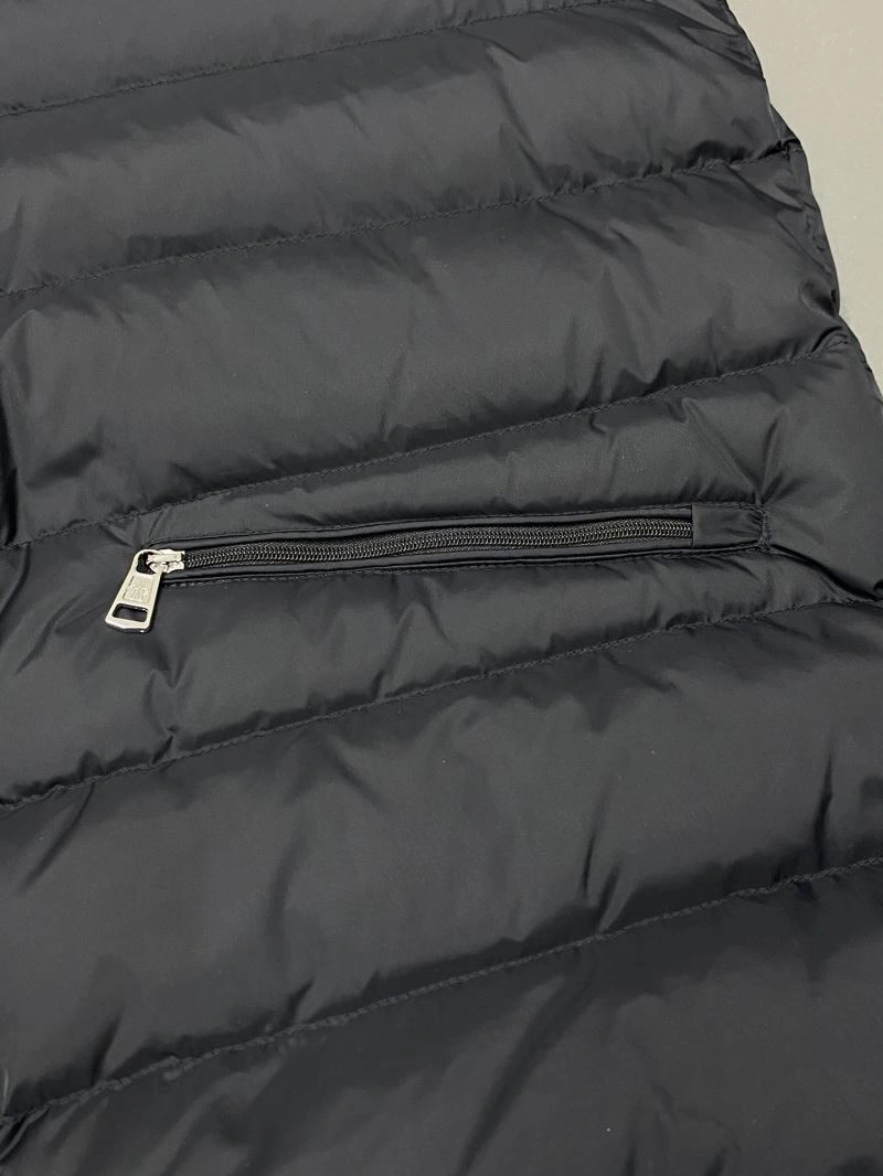 Moncler Down Jackets TravelReady 144200