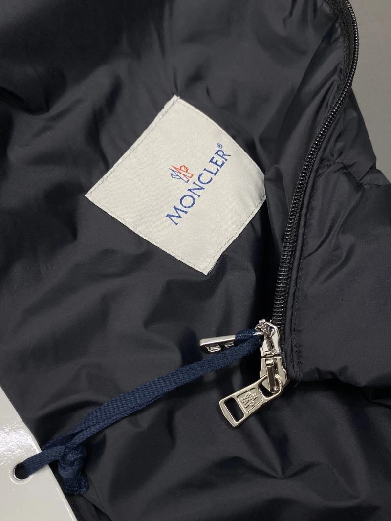Moncler Down Jackets TravelReady 144200