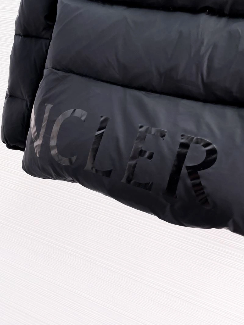 Stretchable Moncler Down Jackets 144199