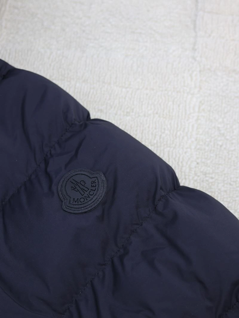 Moncler Down Jackets Comfortable 144196