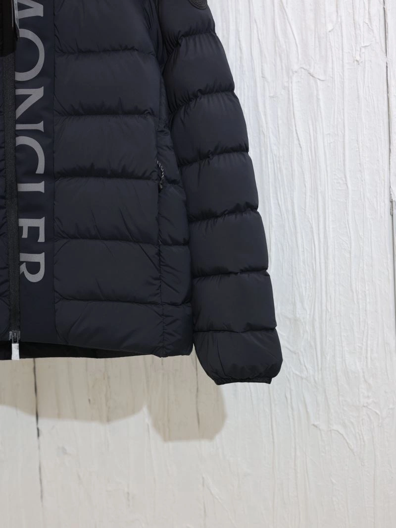 Moncler Down Jackets Comfortable 144196