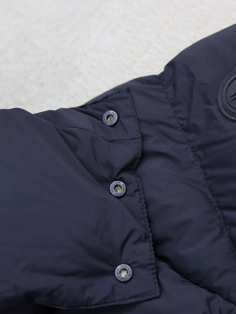 Moncler Down Jackets Comfortable 144196