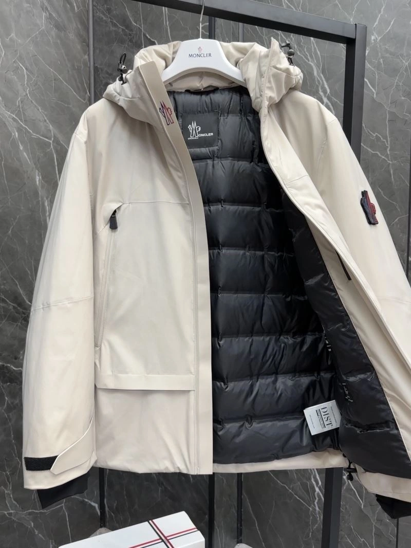 Moncler Down Jackets SmoothTexture 144188