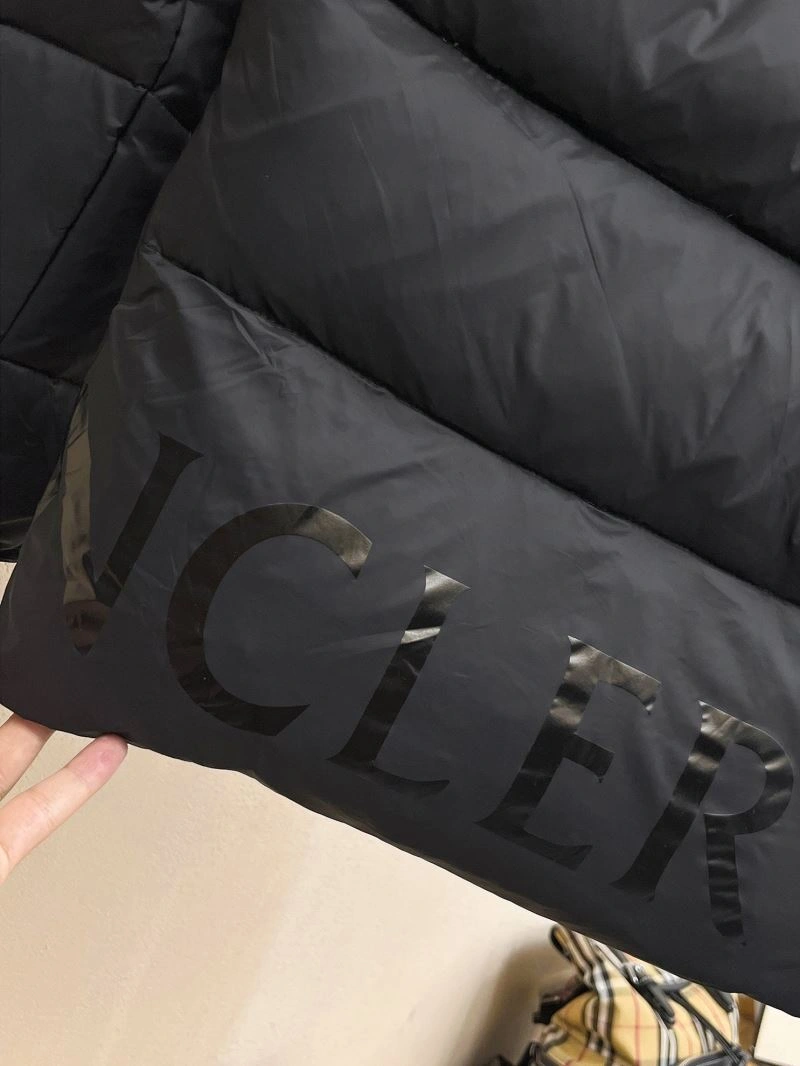 Moncler Down Jackets FlexibleFit 144190