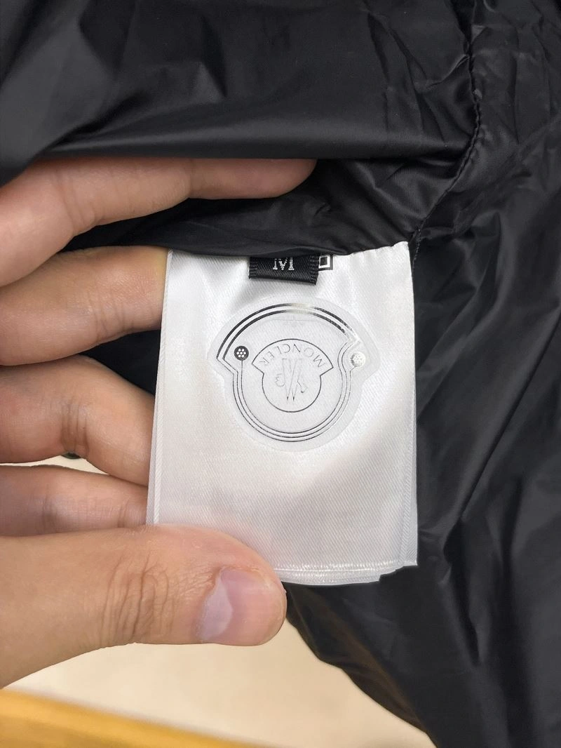 Moncler Down Jackets FlexibleFit 144190