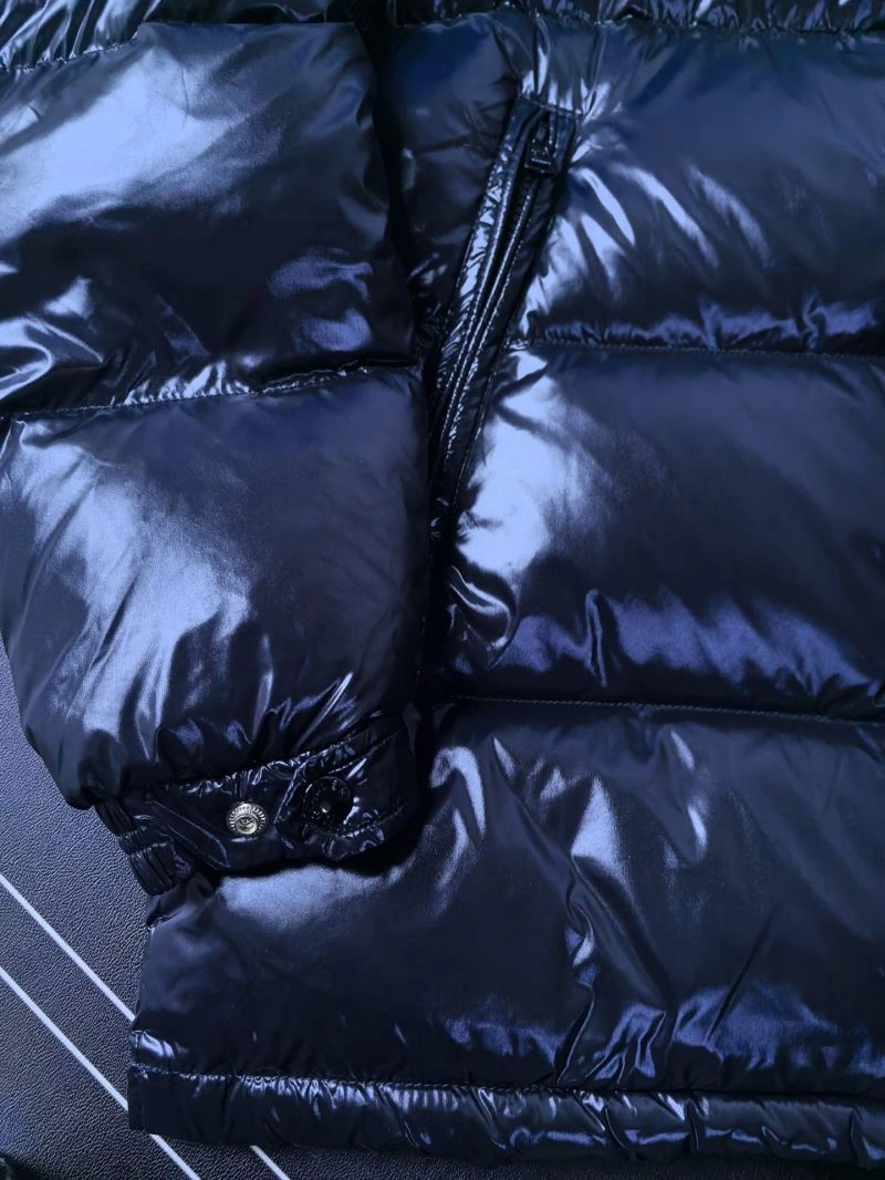 Moncler Down Jackets Stylish 144174