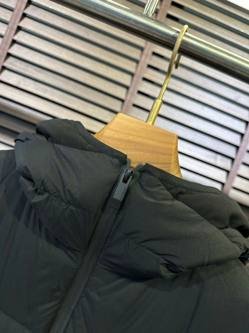 Moncler Down Jackets NewStyle 144166