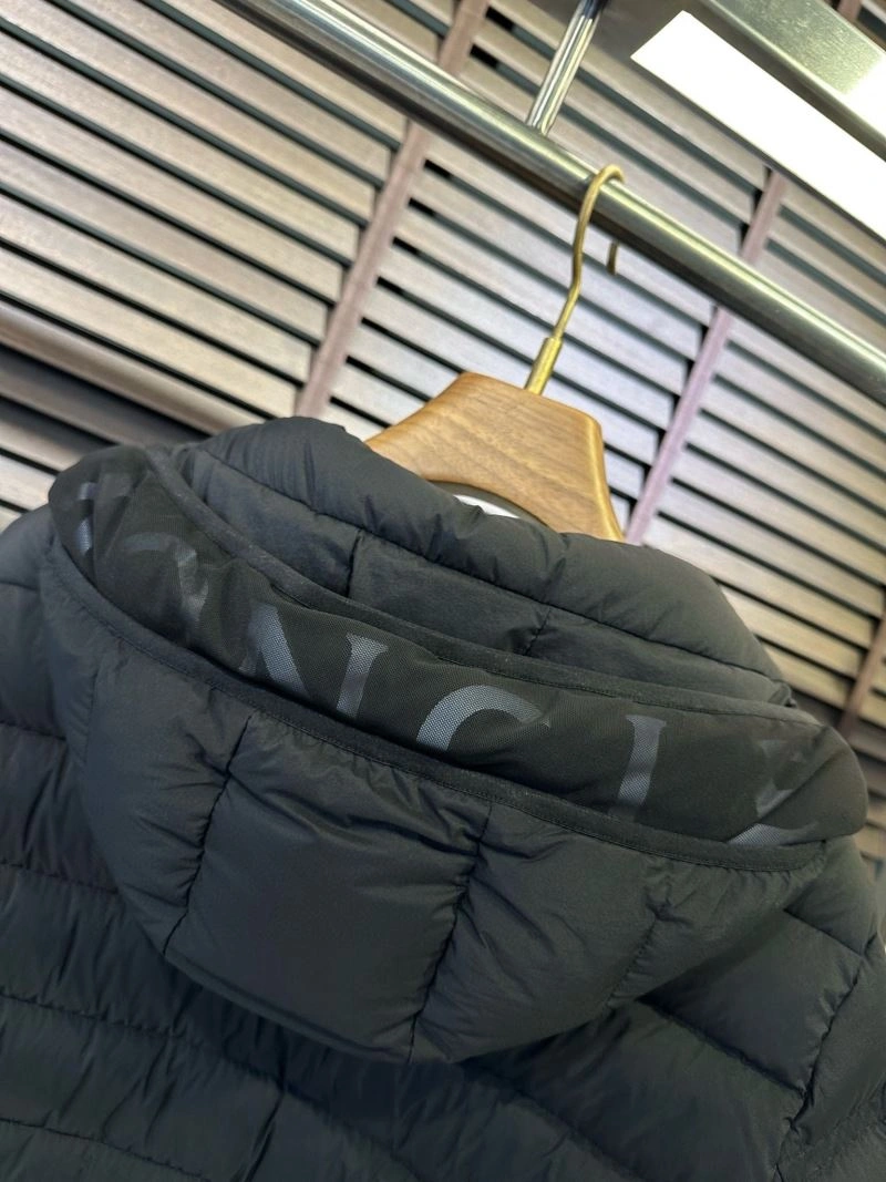 Moncler Down Jackets NewStyle 144166