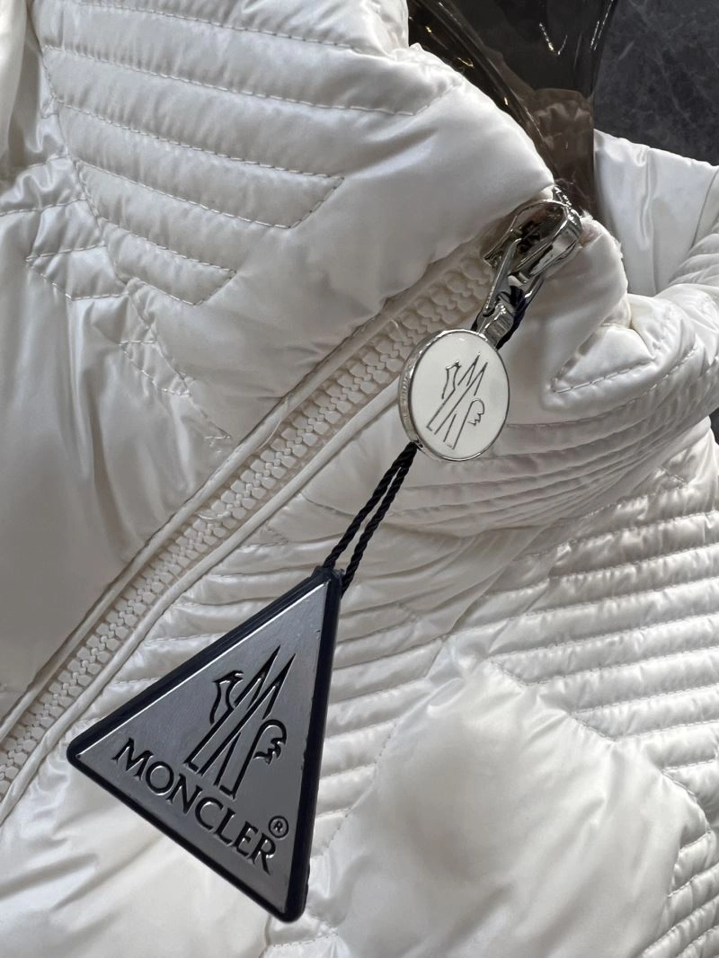 Seasonal Moncler Down Jackets 144144