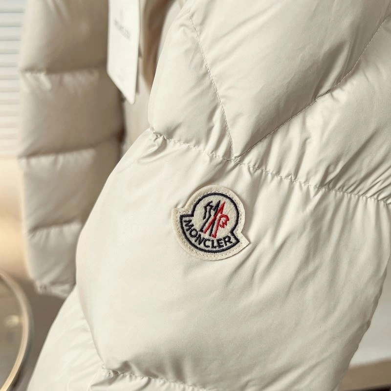 Moncler Down Jackets Durable 144152