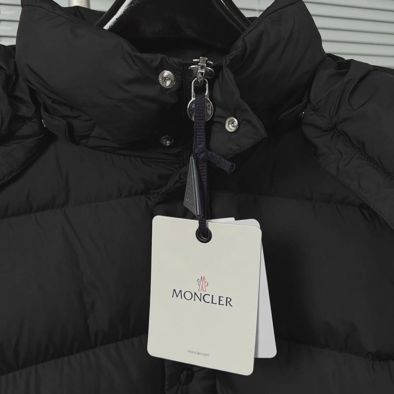 Sleek Moncler Down Jackets 144142