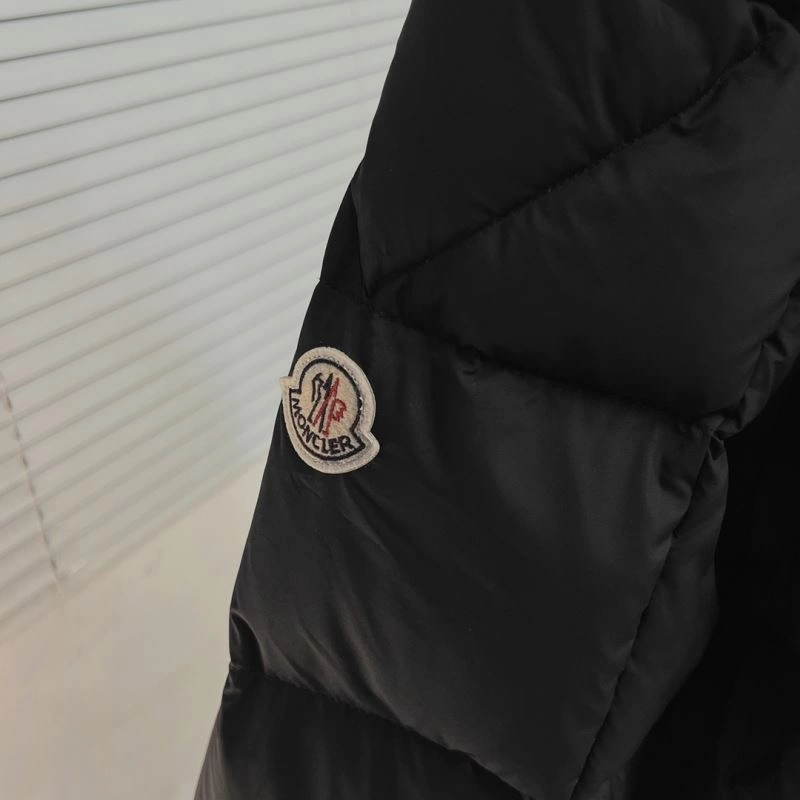 Timeless Moncler Down Jackets 144133