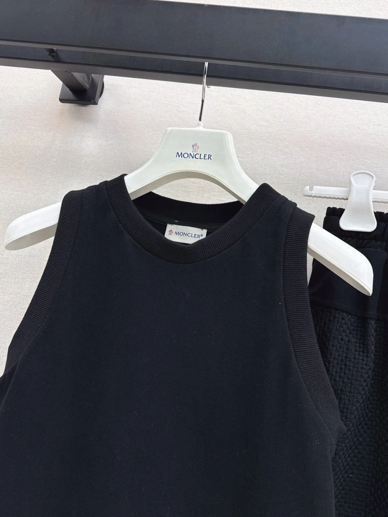 QuickDry Moncler Dress Suits 139631