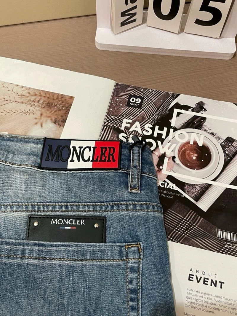 Fashionable Moncler Jeans 139869