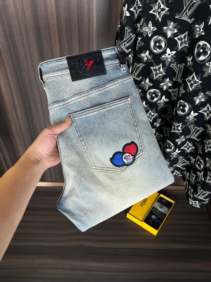 Moncler Jeans TimelessDesign 142619