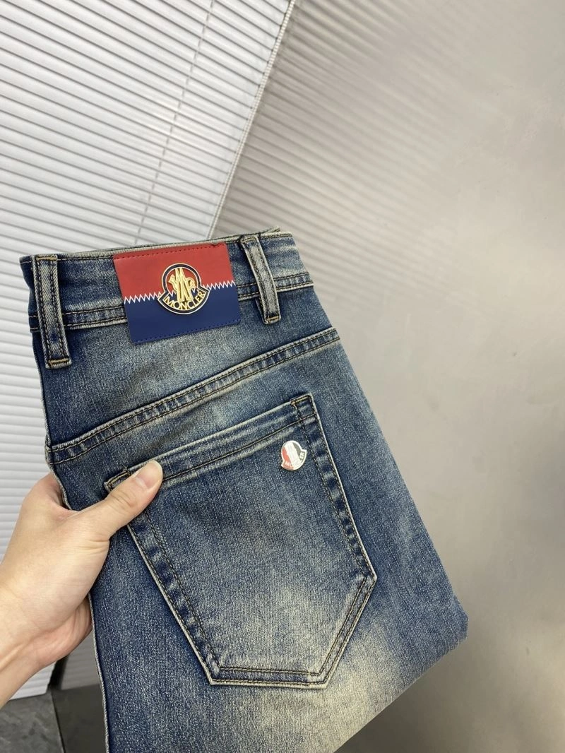 Moncler Jeans Vibrant 141636