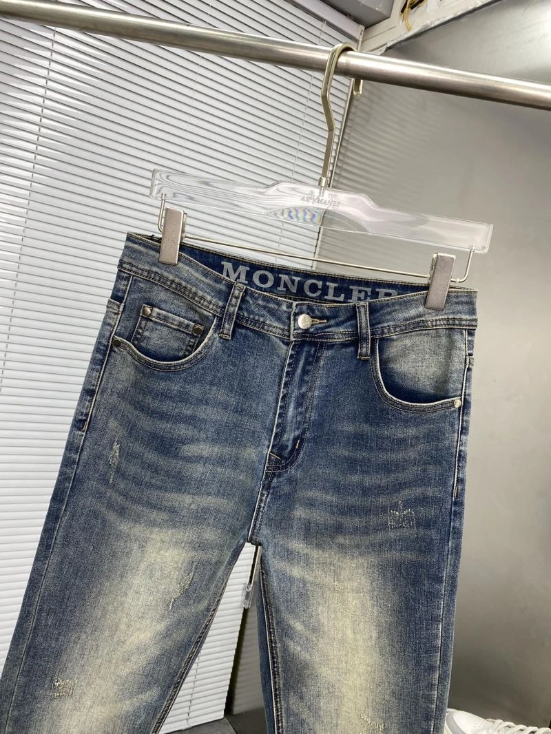 Moncler Jeans Vibrant 141636