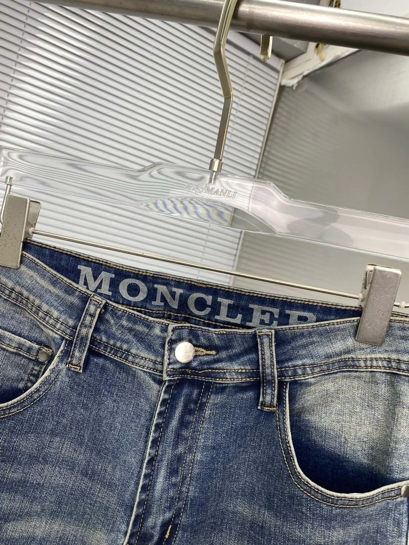 Moncler Jeans Vibrant 141636