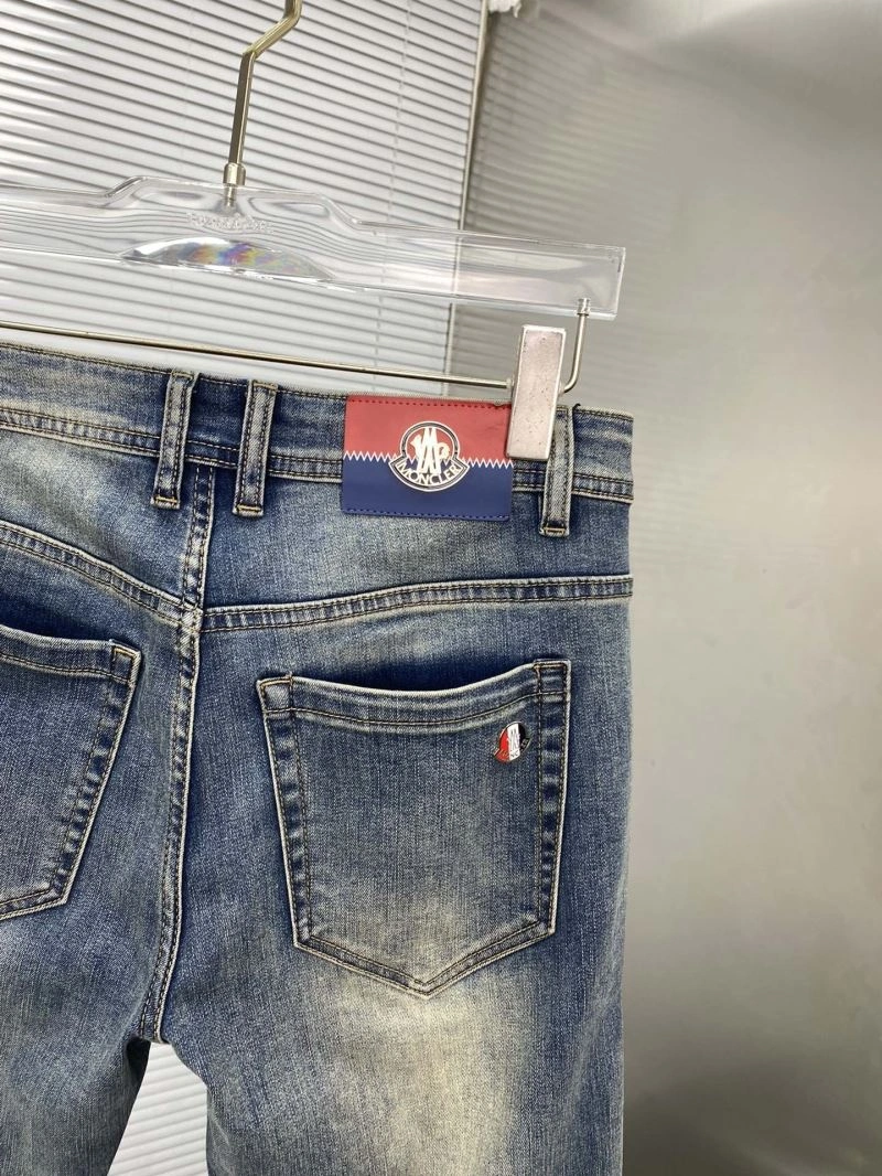 Moncler Jeans Vibrant 141636