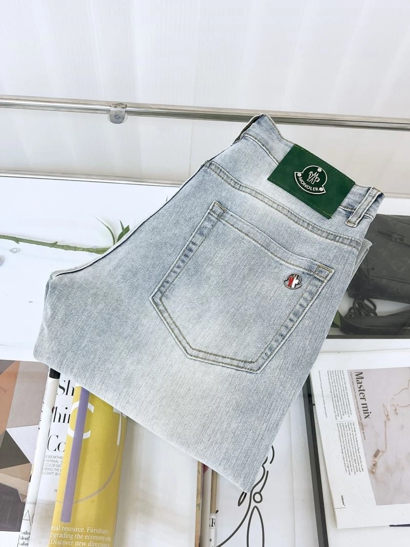 Versatile Moncler Jeans 141620
