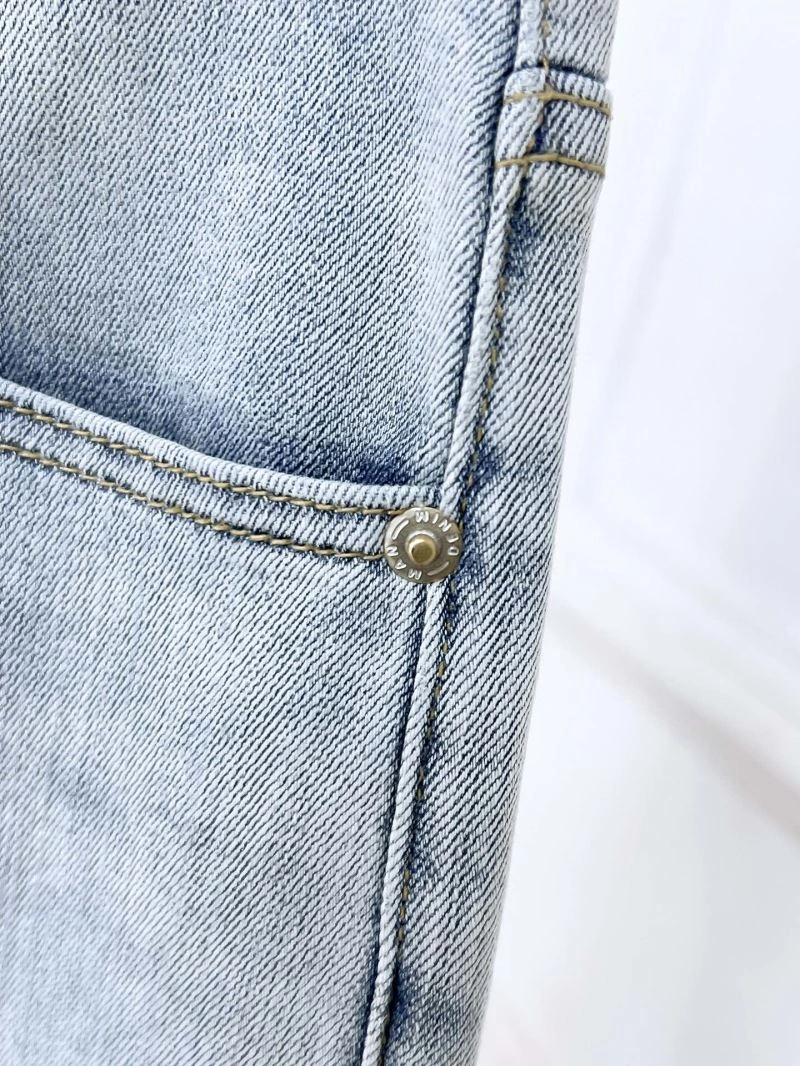 Versatile Moncler Jeans 141620