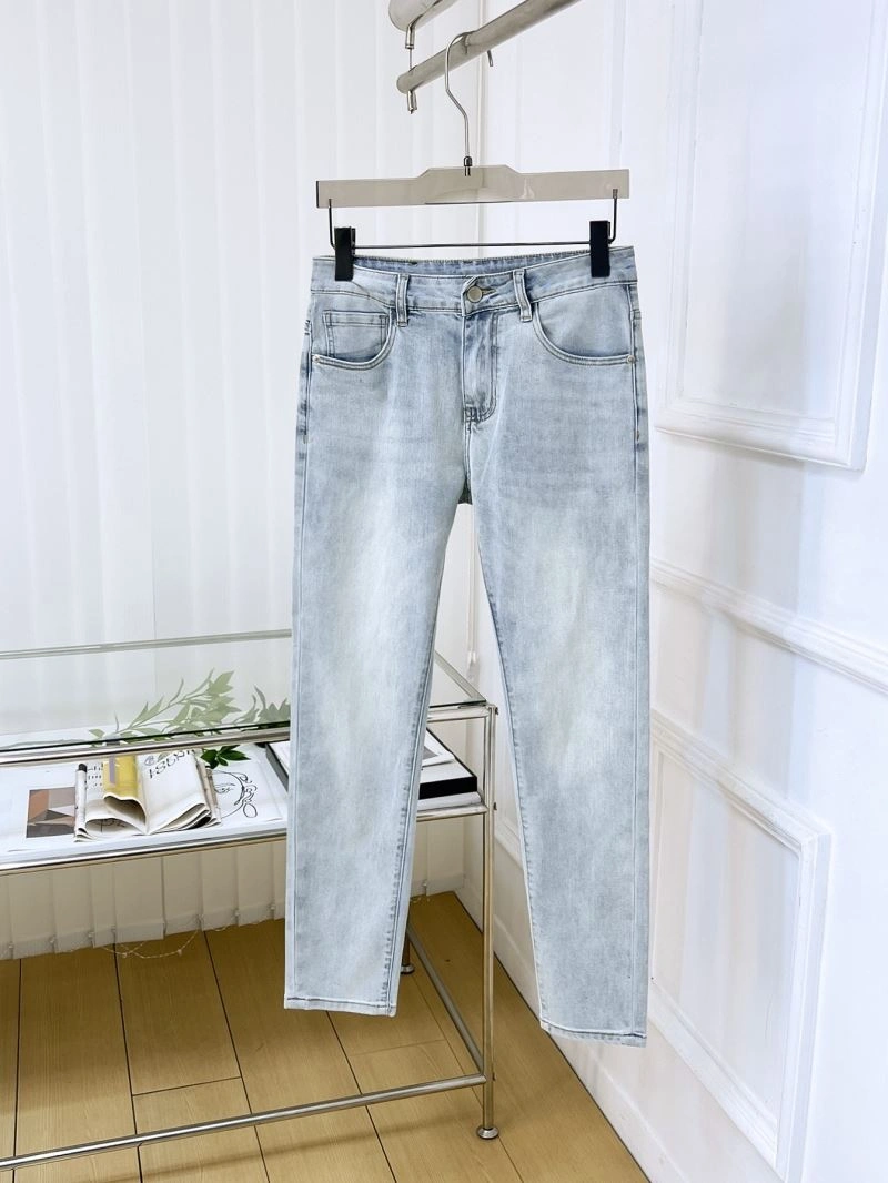 Versatile Moncler Jeans 141620