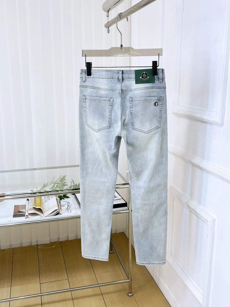 Versatile Moncler Jeans 141620