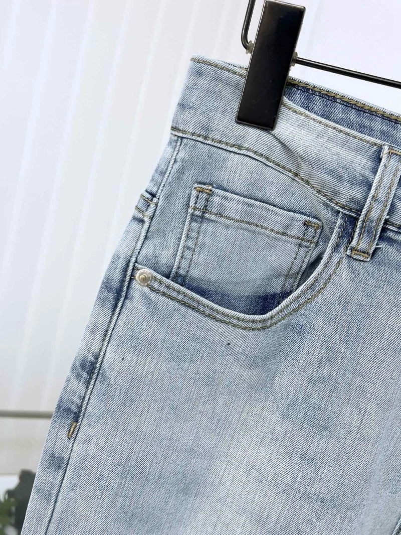 Versatile Moncler Jeans 141620