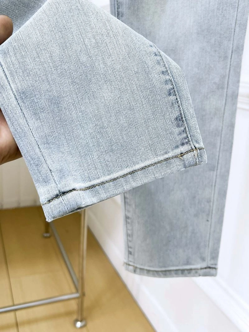 Versatile Moncler Jeans 141620