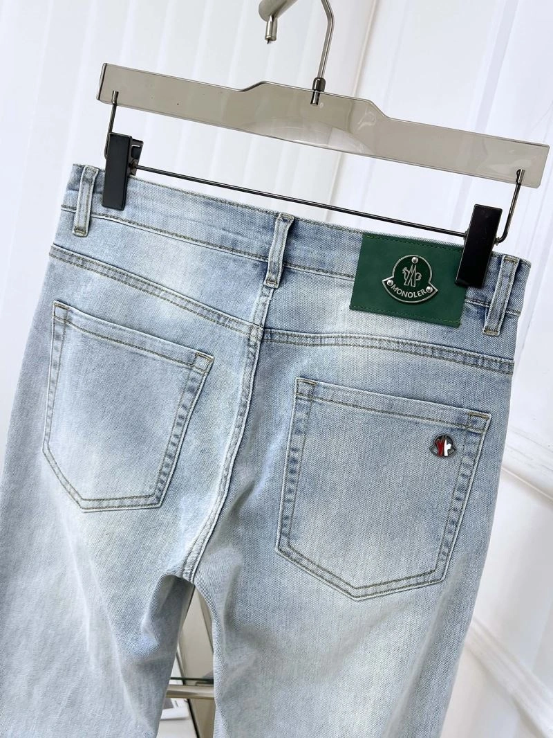 Versatile Moncler Jeans 141620