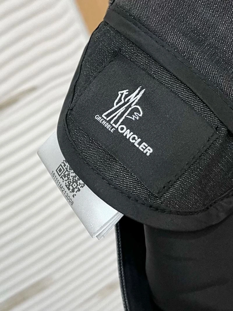 Moncler Long Pants TravelReady 141197